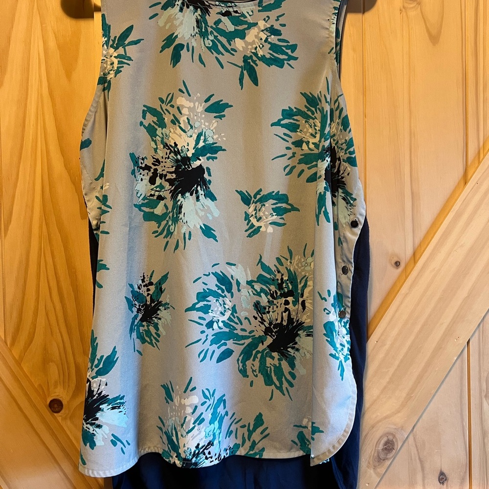 Banana Republic Sleeveless Tank Top Blouse with Button Sides Light Airy Layer